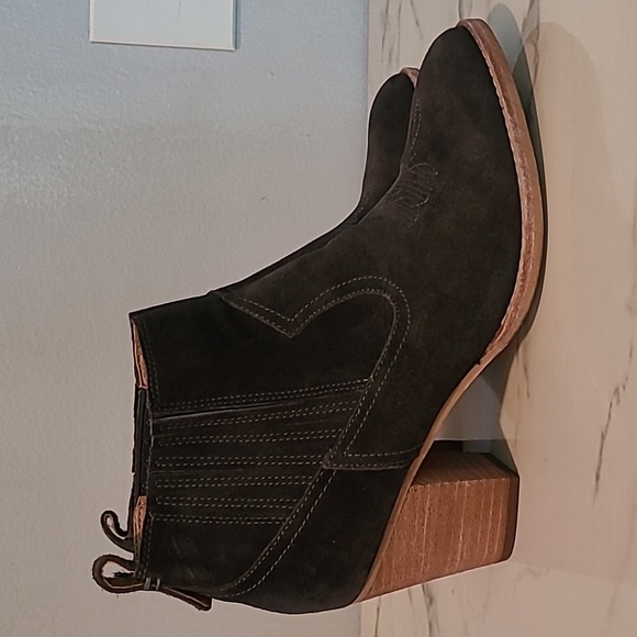 Dolce Vita Jones Dark Gray Suede Leather Chelsea Western Ankle Booties Wmn 9.5 - Picture 3 of 16